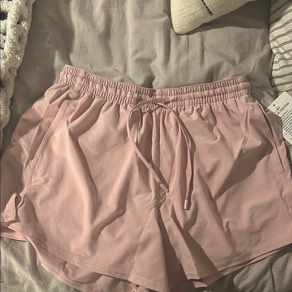 Lululemon pace rival high-rise short 3”